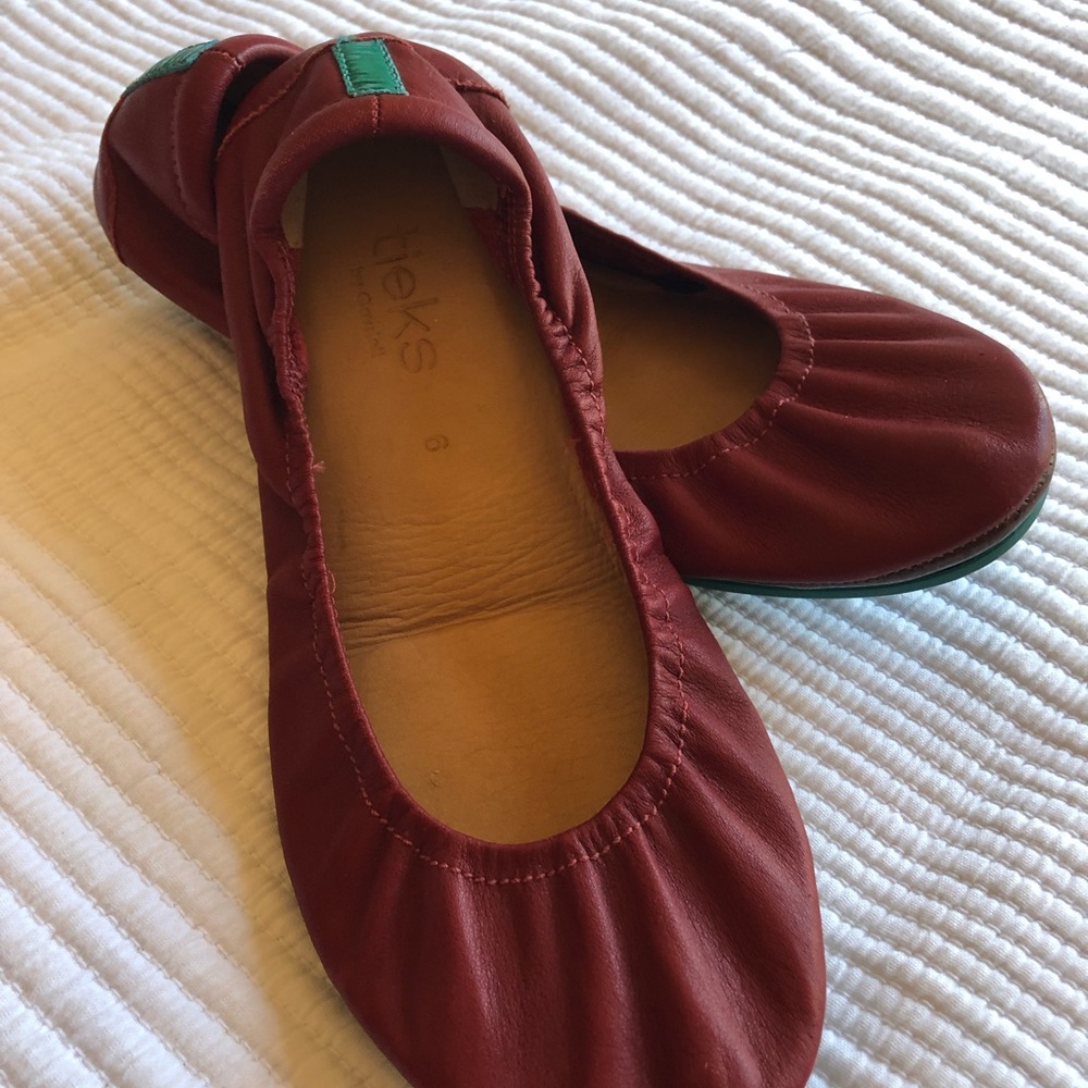 Cardinal Red Tieks! Great condition. Size 6